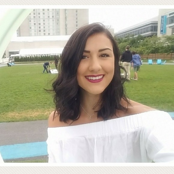 Meet your Posher, Danielle - Picture 1 of 1